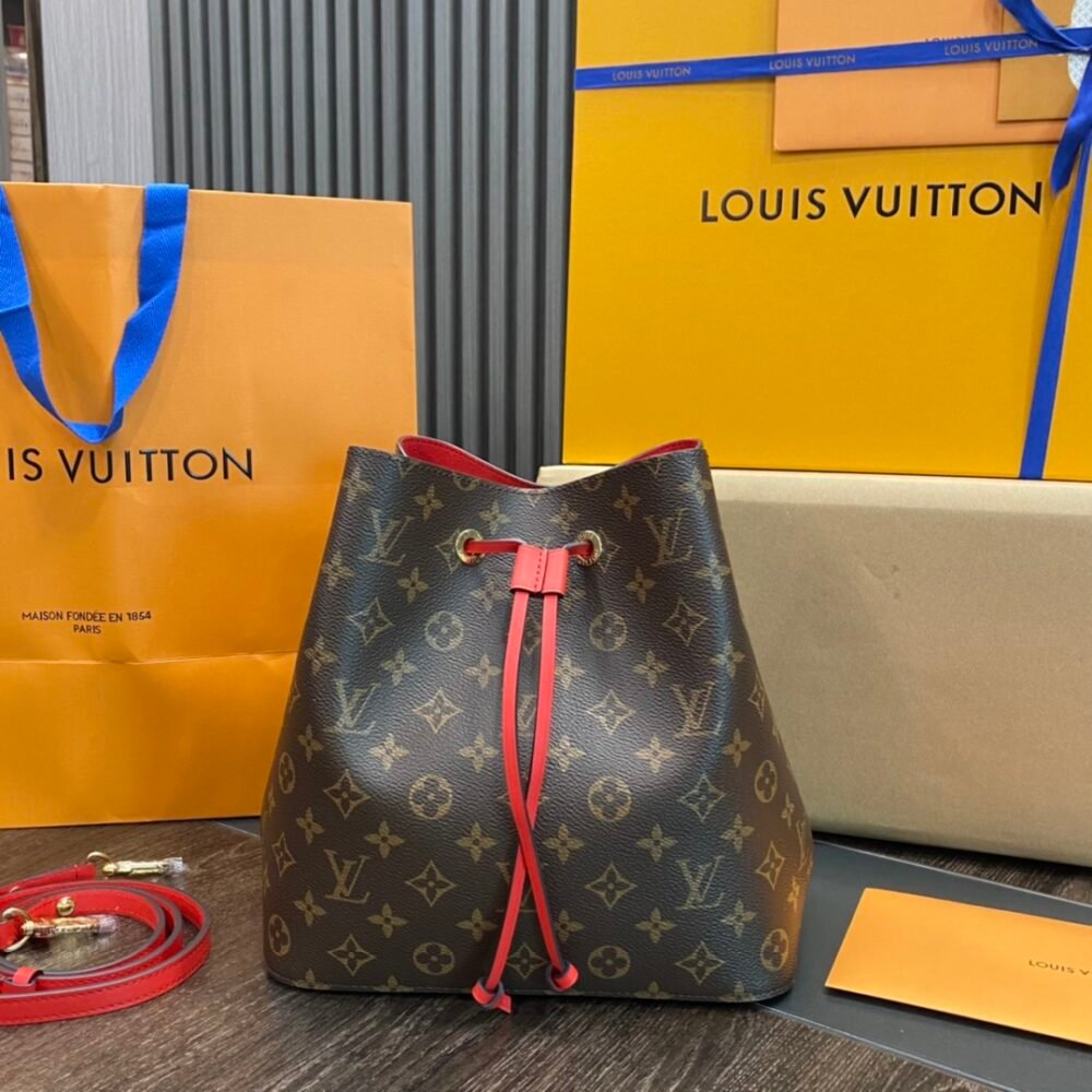 Louis Vuitton 935M44021