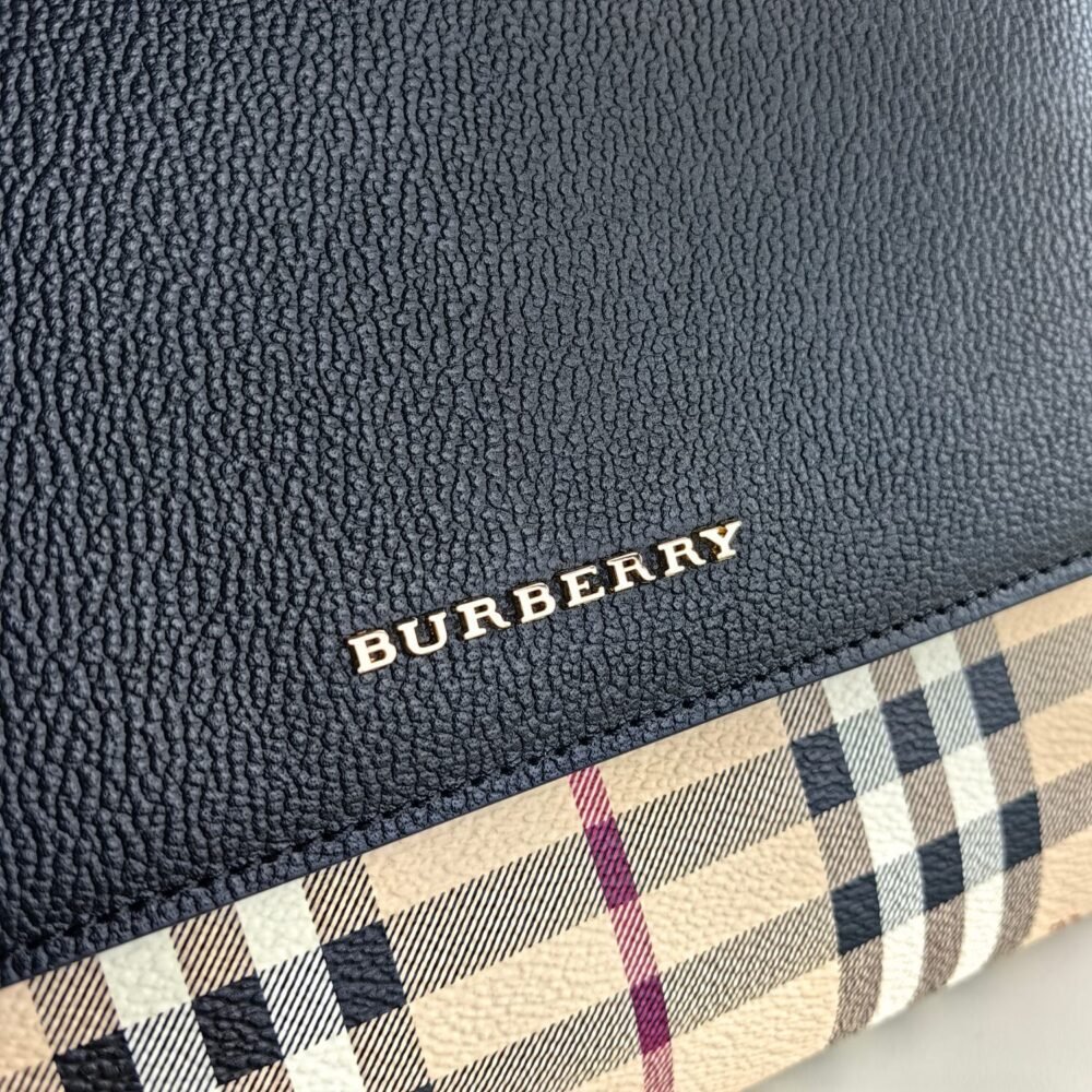 Burberry 3440609731 - Image 4