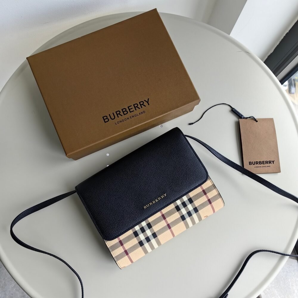 Burberry 3440609731 - Image 3