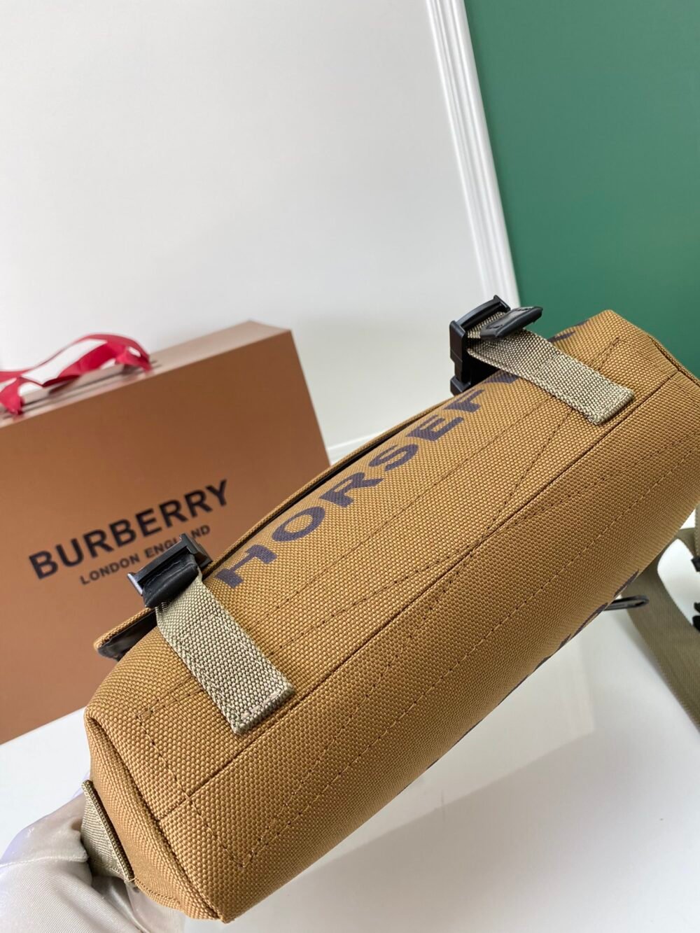 Burberry 278 - Image 6