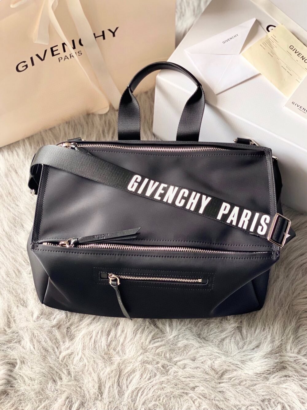 GIVENCHY 25