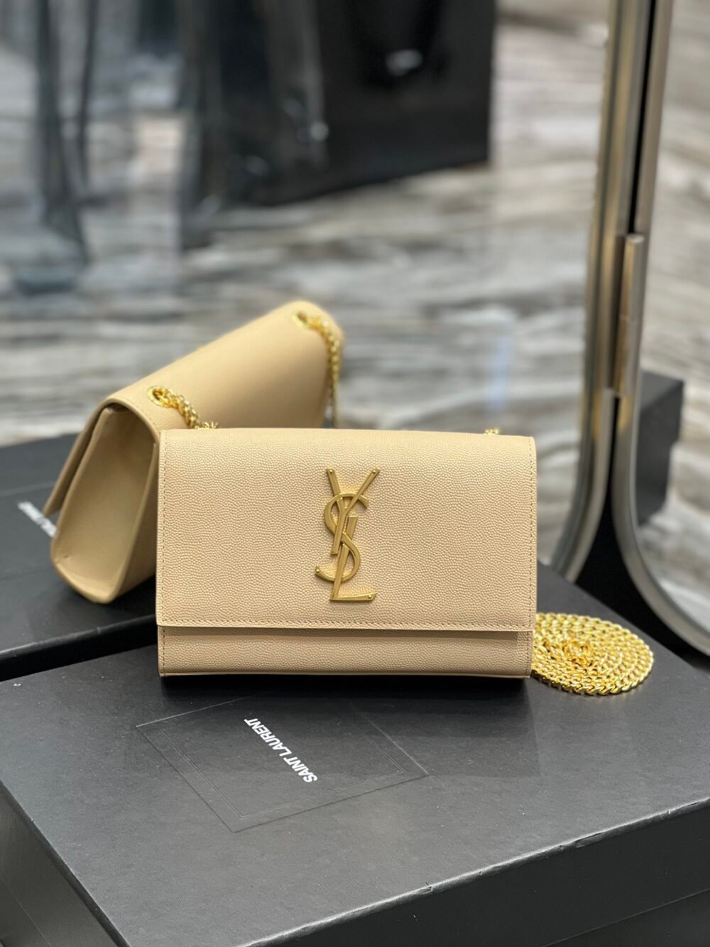 YSL 490469390